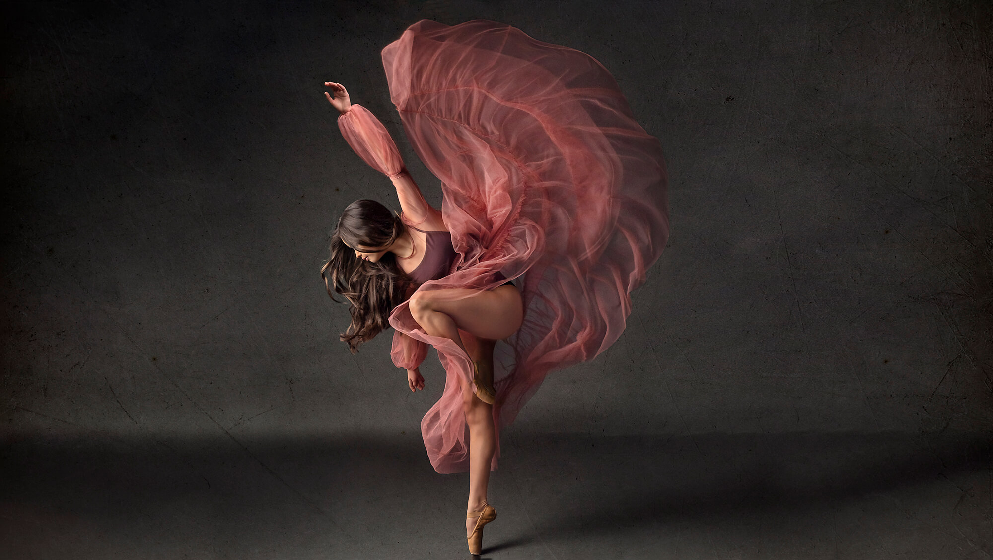 Fine Art Dancer photo in pink dress on pointe shoes